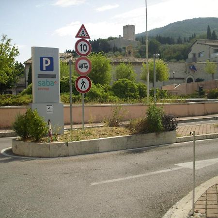Residenza Vicolo Bovi Assisi Apartment ภายนอก รูปภาพ