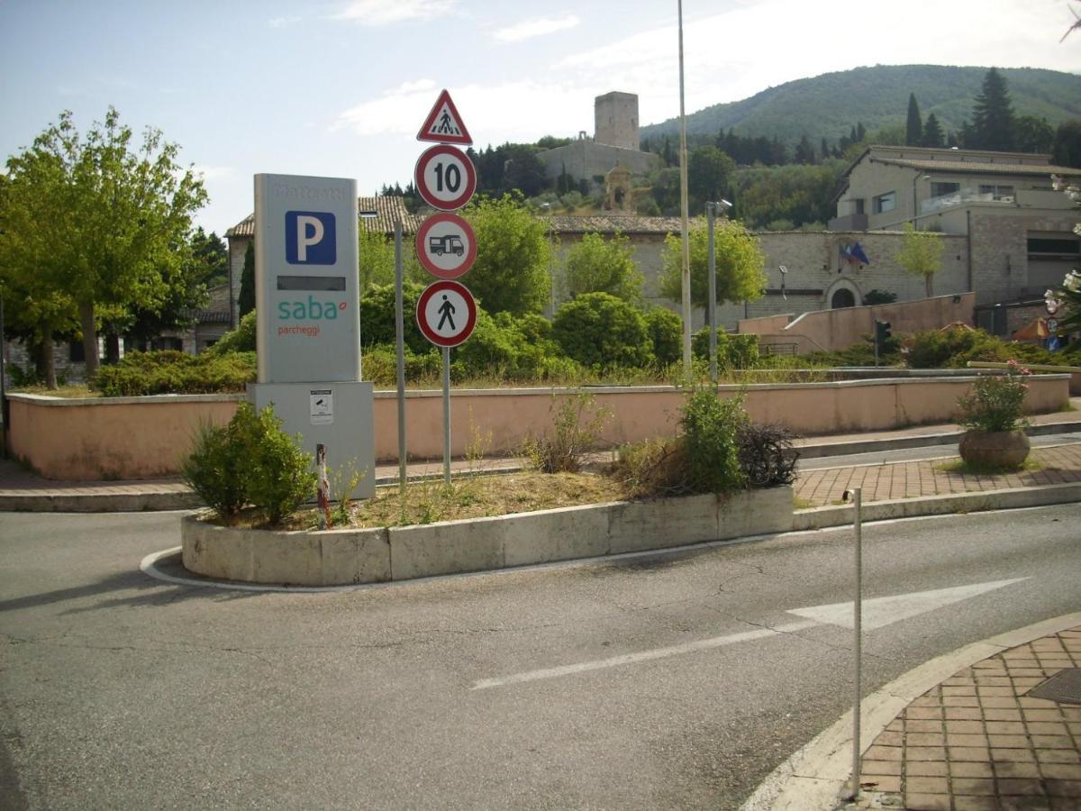 Residenza Vicolo Bovi Assisi Apartment ภายนอก รูปภาพ